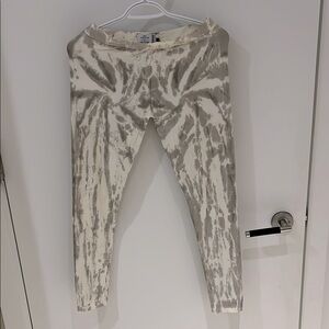 Pre-Loved Tie-Dye Leggings in Cream and Gray